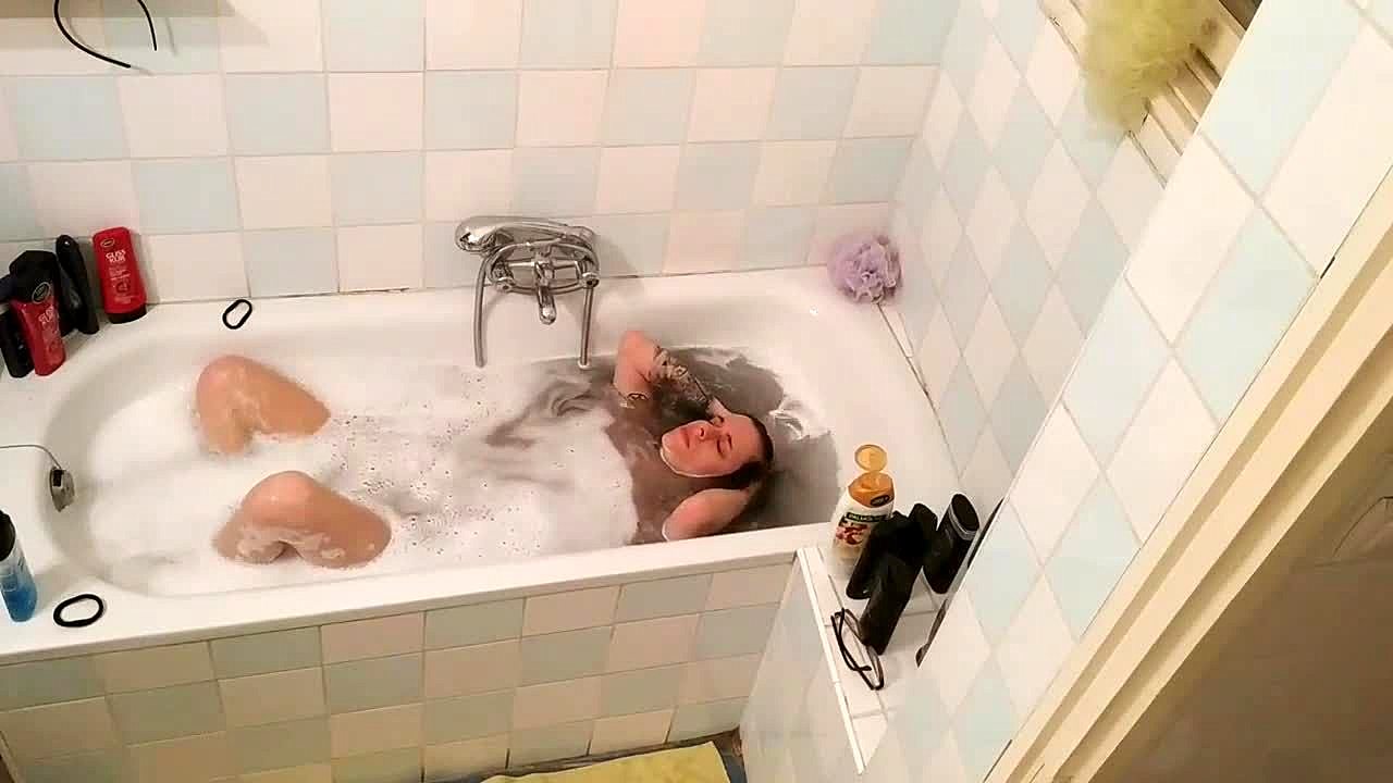Hidden livecam in a slim teen cuties hot bath pt1 hd / TUBEV.SEX nb